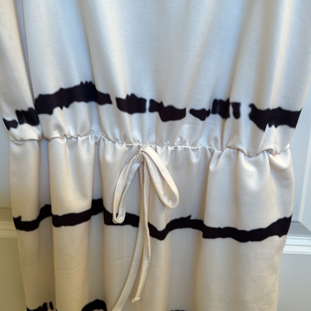 Cream and black dress/swimcover - Picture 2 of 4
